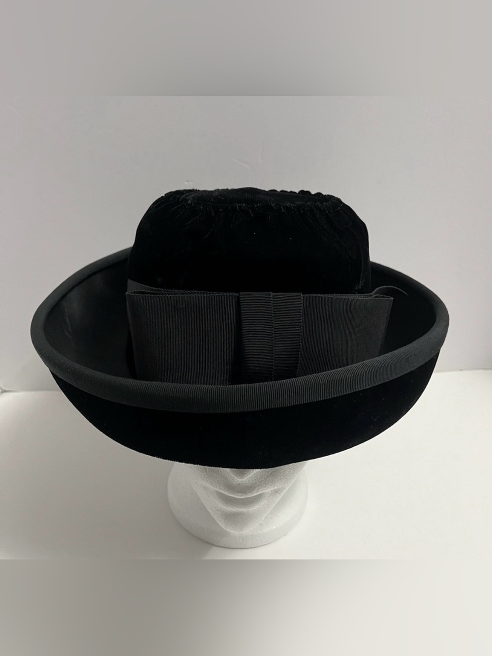 VINTAGE Velour hat with Bow wedding high tea church hat